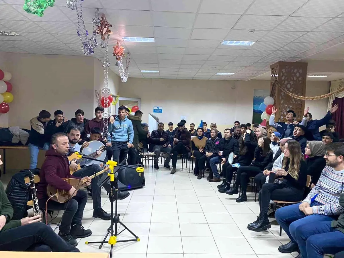Pansiyonda kalan öğrencilere çiğköfte partisi