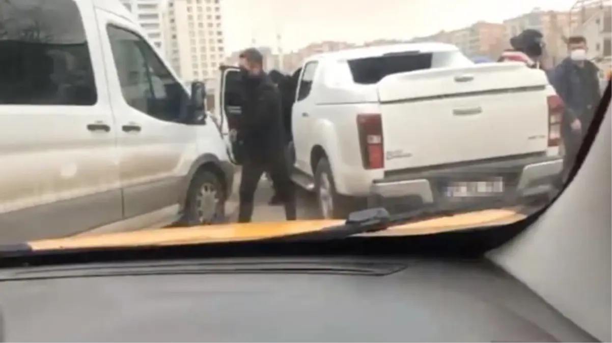 İbranice el yazmalı kitabı 300 bin TL'ye satarken yakalandılar! Suçüstü operasyon kamerada