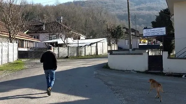 YARGITAY'IN KARARINA RAĞMEN KUZENİNİN ARSASINA TAŞAN EVİNİ YIKMADI