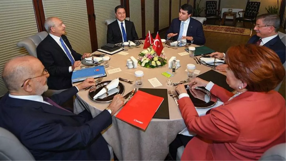 6'lı görüşmede yer alan Ahmet Davutoğlu açıkladı! İşte Kılıçdaroğlu'nun ittifak için önerdiği yeni isim