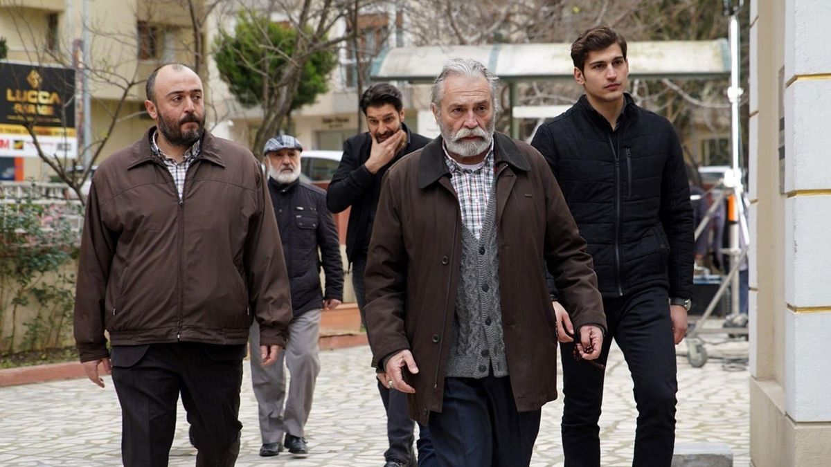 Show TV Baba tekrarı canlı izle! Baba 2. bölüm bugün canlı izle! Baba yeni bölüm full izle! Yeni bölümde neler olacak?