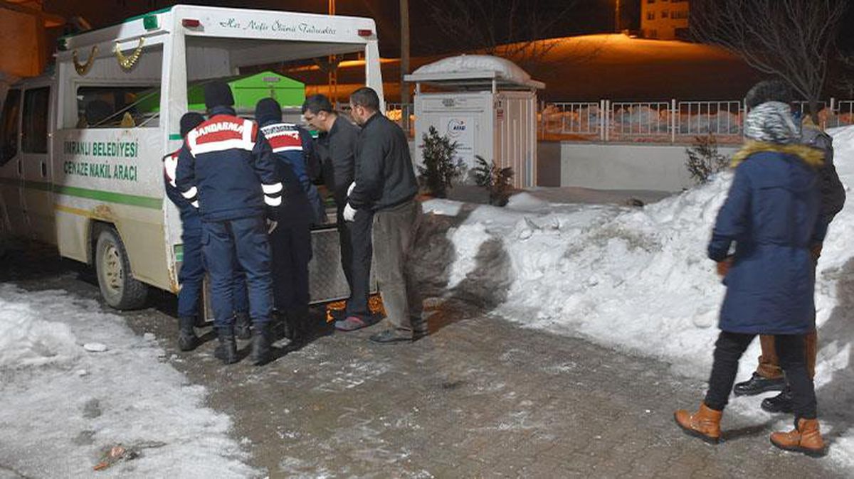 Baba parçalanmış, oğlu ise çıplak ve donmuş halde ölü bulundu! Ekipleri kesik başı arıyor