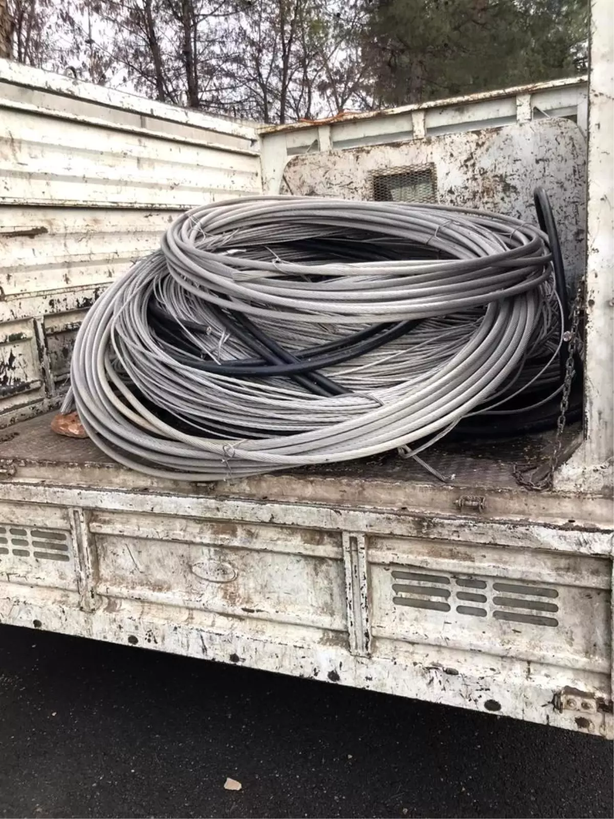 Batman'da internet ve elektrik kablolarına dadanan hırsızlar JASAT'tan kaçamadı