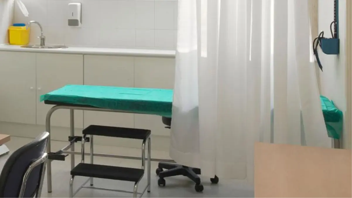 Kadın doktora başhekimden iğrenç tuzak! İçkisine ilaç katıp sedyede tecavüz etti