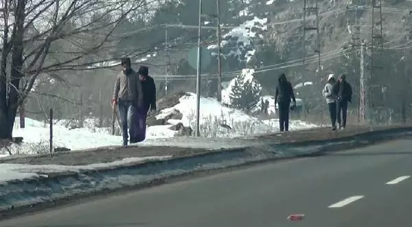 Kars'ta 15 kaçak göçmen yakalandı, üzerlerinden sahte yol izin belgesi çıktı