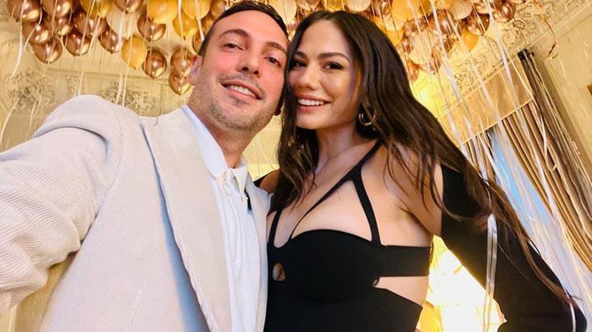 Oyuncu Demet Özdemir'in evlilik teklifi alırken giydiği elbisenin fiyatı dudak uçuklatıyor