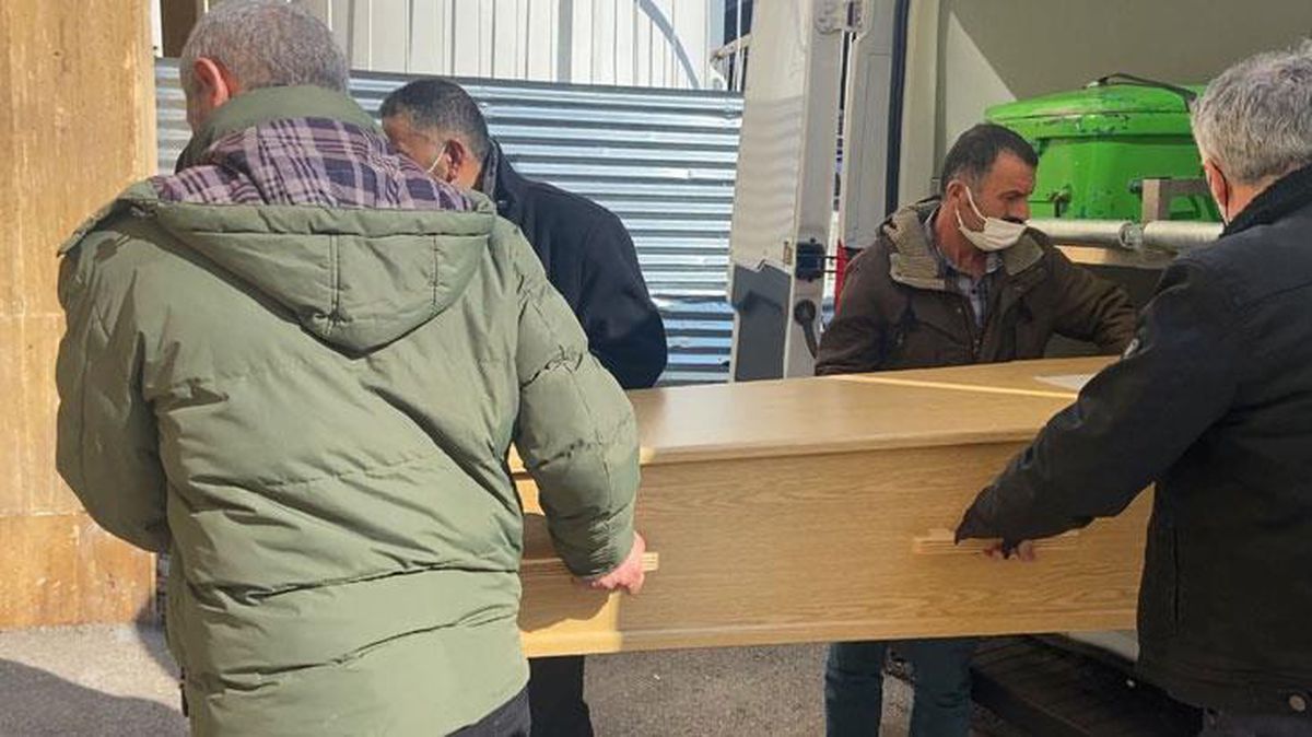 Sivas'taki aile vahşetinde tüyler ürperten detay! Babasını öldürdükten sonra çıplak halde dışarıya çıkarak donmayı beklemiş
