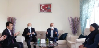 Vali Demirtaş'tan Gara şehidi Vedat Kaya'nın ailesine ziyaret