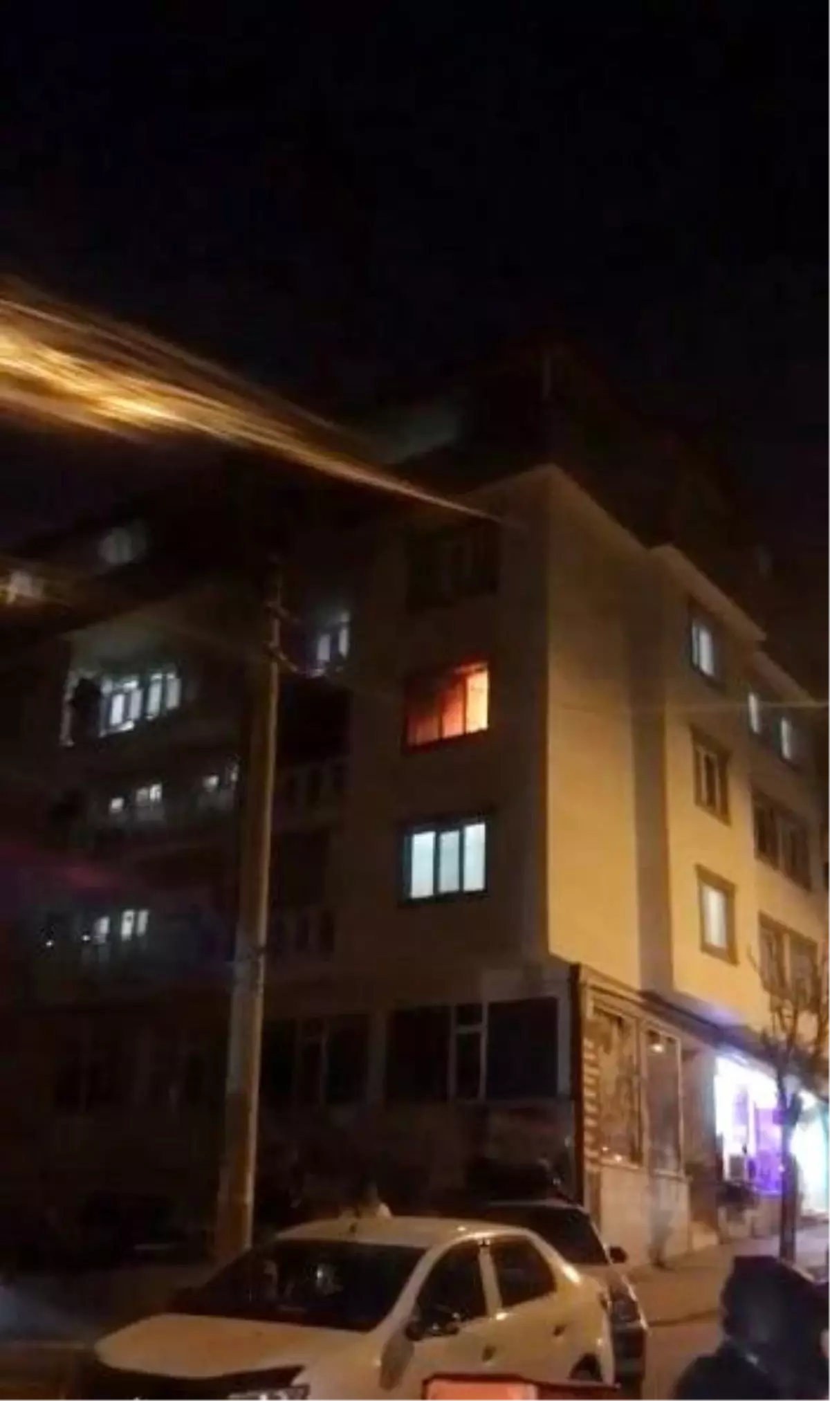 Bursa'da ev alev alev yandı