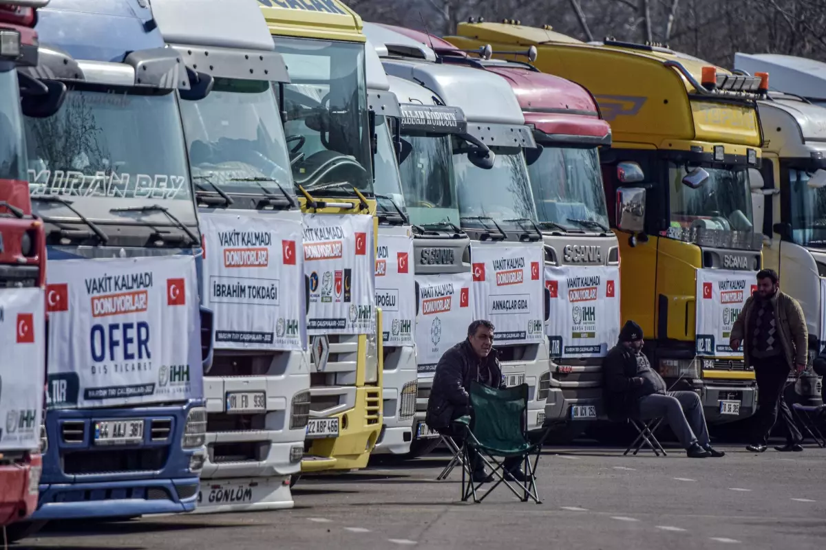Bursa'dan Suriye'nin İdlib ve Azez kentlerine 60 tır insani yardım yollandı