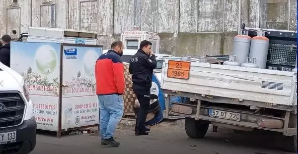 Herkes bu dahi hırsızı konuşuyor! Tüpü, çaldığı yere geri satmaya çalışırken yakayı ele verdi