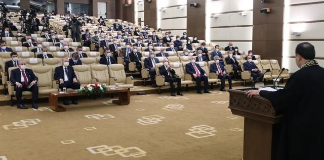 Cumhurbaşkanı Erdoğan ve Kemal Kılıçdaroğlu Anayasa Mahkemesi yemin töreninde selamlaştı