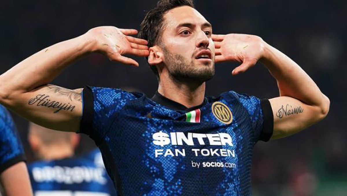 Hakan Çalhanoğlu kimdir? Kaç yaşında, nereli, hangi takımda, forma numarası kaç, mevkisi ne, boyu ve kilosu kaç? Hakan Çalhanoğlu hayatı ve kariyeri!