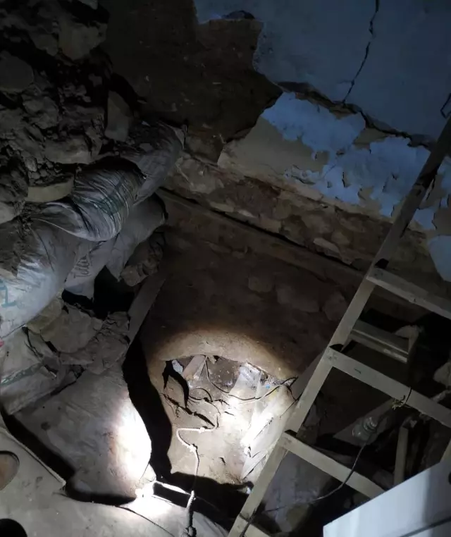 İzmir'de akıl almaz define planı: Tarihi caminin yanında ev tuttu, camiye doğru tünel kazdı