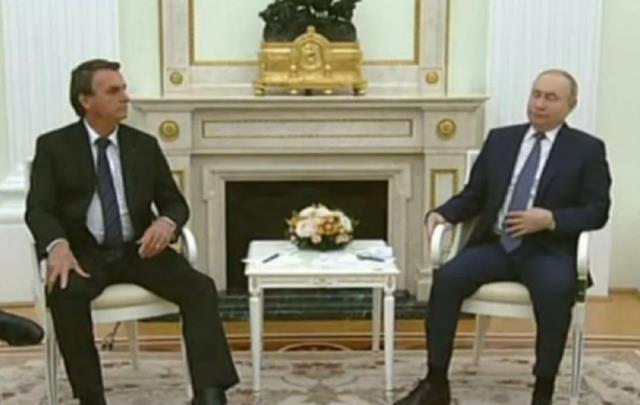 Macron ve Scholz'a masa ile gönderme yapan Putin, Balsonaro görüşmesinde ters köşe yaptı