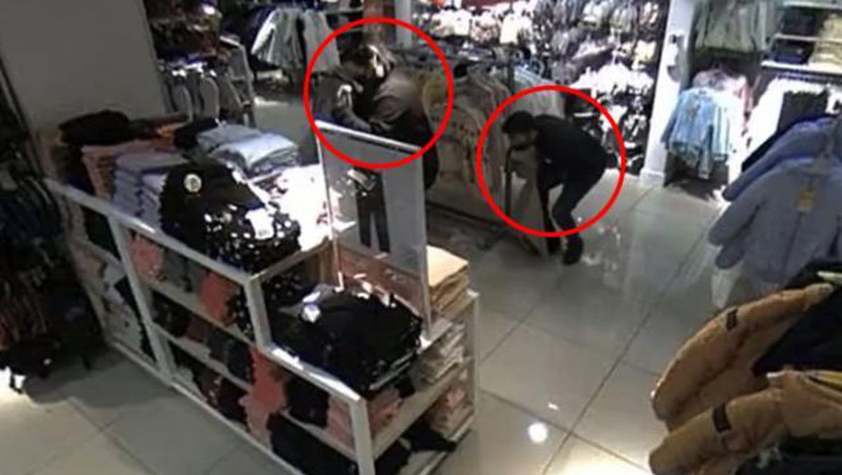 Mağazada genç kadını izleyerek kendini tatmin eden sapık, yakalandı