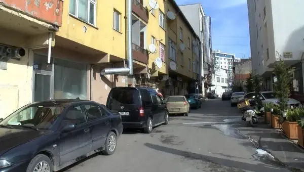 Boya için evine çağırdığı arkadaşının tacizine uğrayan kadın, kurtulmaya çalışırken katil oldu! Ellerini bağlayıp yatak odasına götürmüş