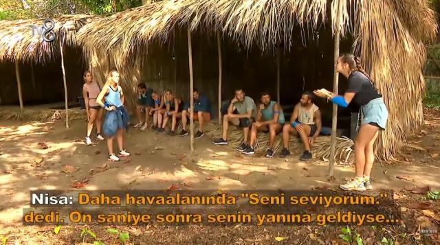 Survivor'da 14 Şubat kutlaması! Mert, sevgilisi Sude'ye çiçek hediye ediyor