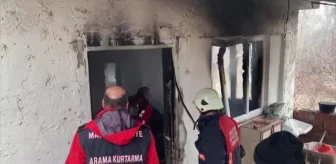 Son dakika! Bir evde çıkan yangında dumandan etkilenen kişi hastaneye kaldırıldı