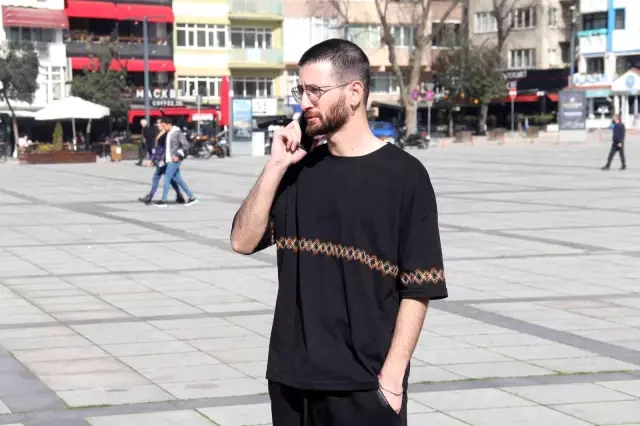 Biletli olmasına rağmen üzerindekiler yüzünden konsere alınmayan genç, duruma isyan etti Biletli olmasına rağmen üzerindekiler yüzünden konsere alınmayan genç, duruma isyan etti