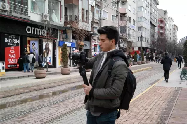 Hemşirelik öğrencisinin çektiği videolar milyonlarca izlendi! Para kazanıyor