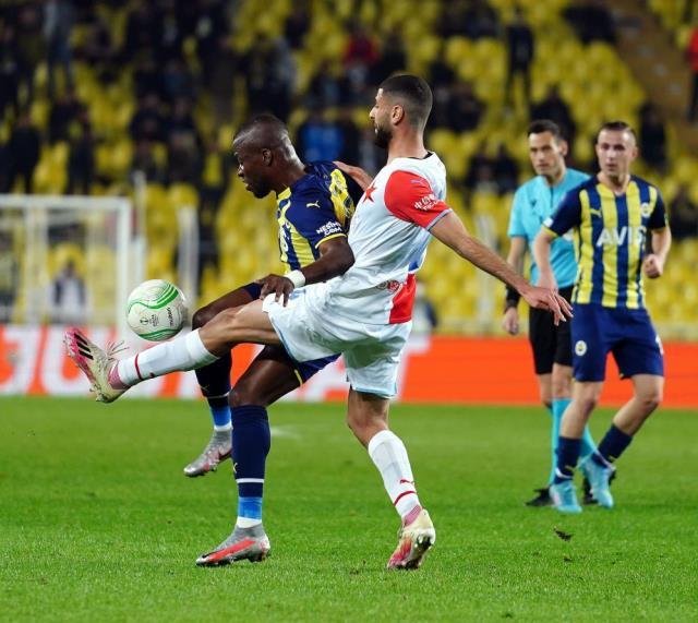 Kadıköy'de büyük yıkım! Avrupa Konferans Ligi'nde Fenerbahçe, sahasında Slavia Prag'a yenildi