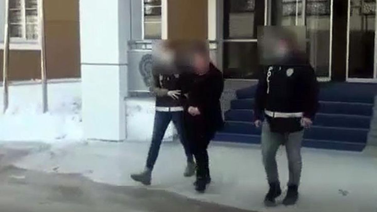 2,5 yaşındaki çocuğunu darbeden anne ve erkek arkadaşı tutuklandı