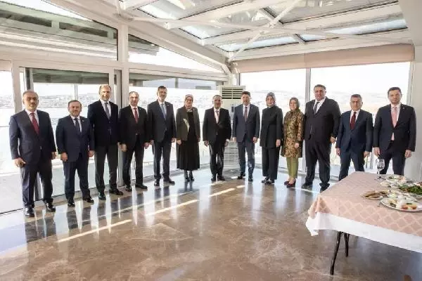 Adalet Bakanı Bekir Bozdağ: Milletvekillerinin telefonuna çıkmayanı görevden alırım Adalet Bakanı Bekir Bozdağ: Milletvekillerinin telefonuna çıkmayanı görevden alırım