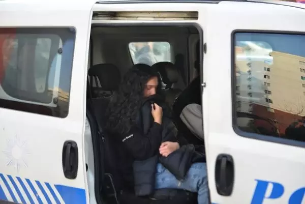 Platonik aşkının erkek arkadaşını kalbinden bıçaklayarak öldürdü