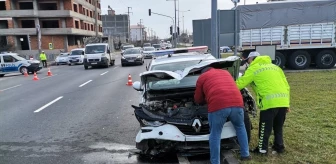 Samsun'da trafik kazası: 1'i polis 2 kişi yaralı