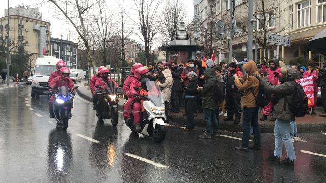 Yemek Sepeti kuryeleri Alman Başkonsolosluğu önünde eylem yaptı