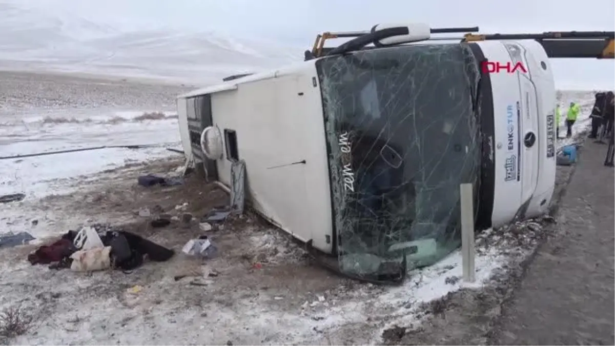 KONYA'DA TUR OTOBÜSÜ DEVRİLDİ 5 ÖLÜ, 26 YARALI