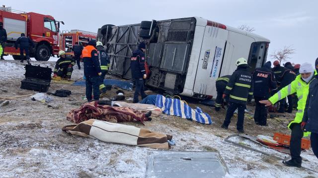 Son dakika! Konya'da buzlanma nedeniyle tur otobüsü devrildi: 5 ölü, 26 yaralı