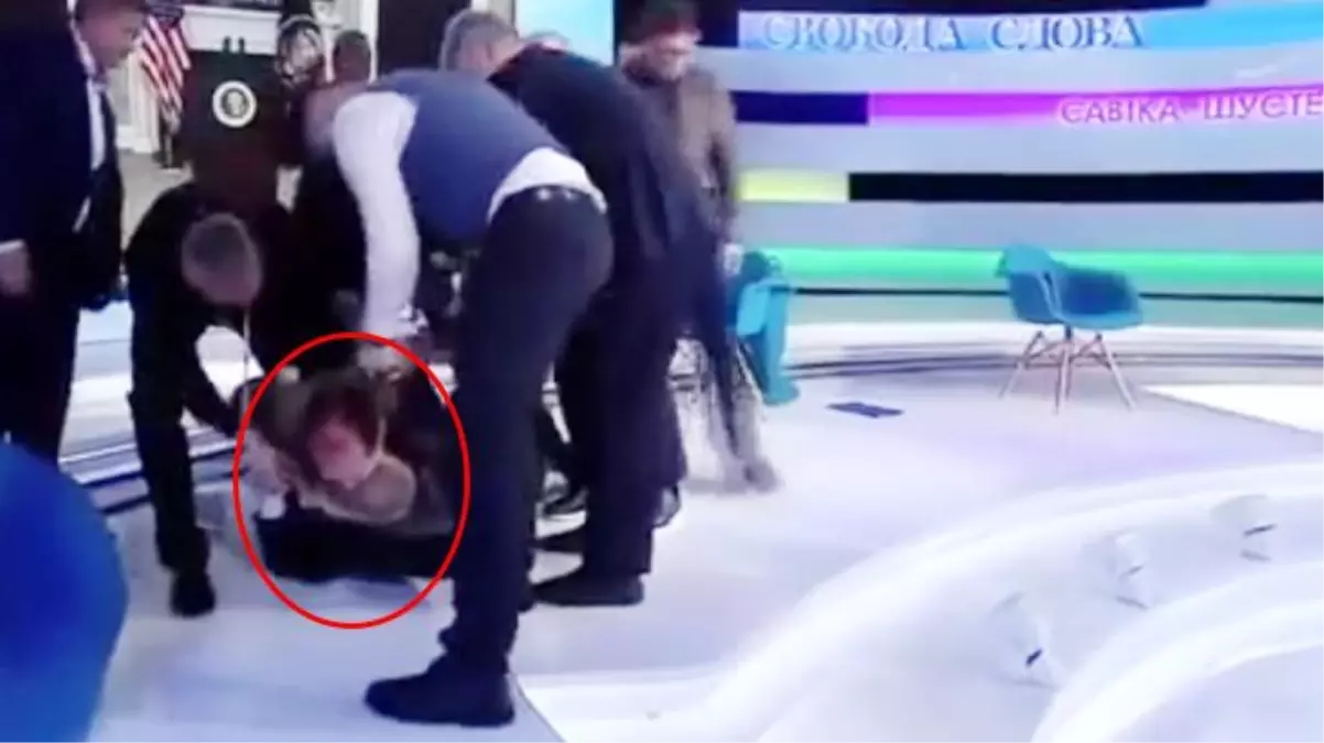 Ukrayna'da Putin'i destekleyen milletvekili, canlı yayında tokadı yedi! Ortalık savaş alanına döndü