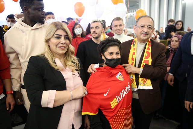 AK Parti'li Özhaseki, KANKA'nın 500. kemik iliği nakli kutlamasına katıldı