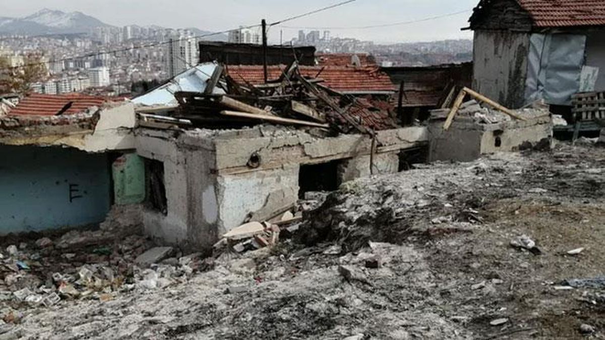 Ankara'da gecekonduda göcük! 1 kişi yaralandı, ekipler bölgede