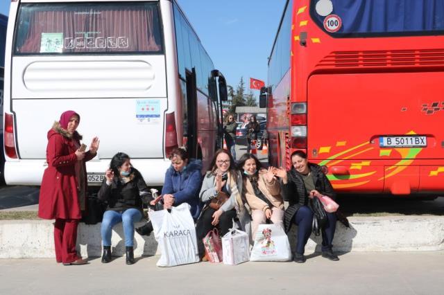 Bulgarlardan alışveriş yarışı! Ekmeği bile Edirne'den aldılar, bagajlarında yer kalmadı