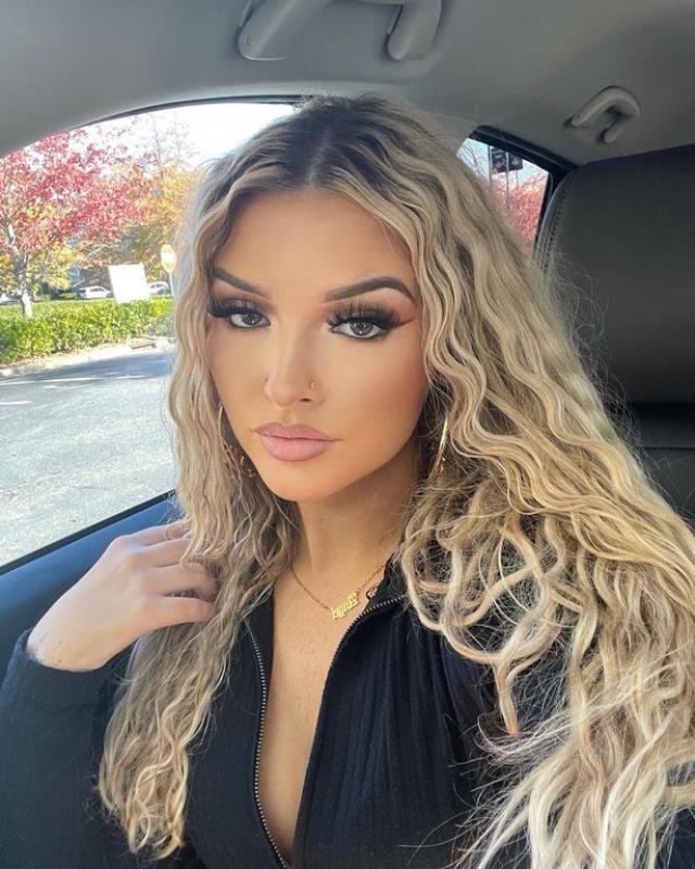 'Çıplak garson' olarak tanınan kadın bir gecede aldığı en yüksek bahşişi paylaştı, ortalık yıkıldı