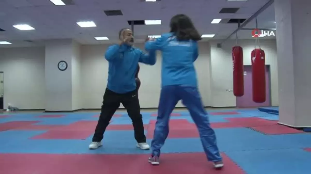 Genç sporcu hem Avrupa Şampiyonası'na hem de üniversite sınavına hazırlanıyor