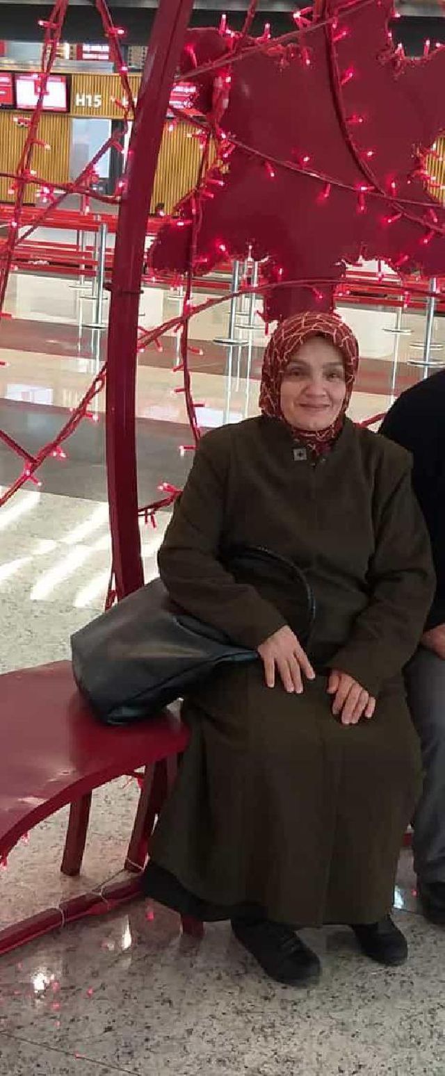 KORONAVİRÜSTEN 8 AKRABASINI KAYBEDEN ŞENAY DA ENTÜBE EDİLDİ