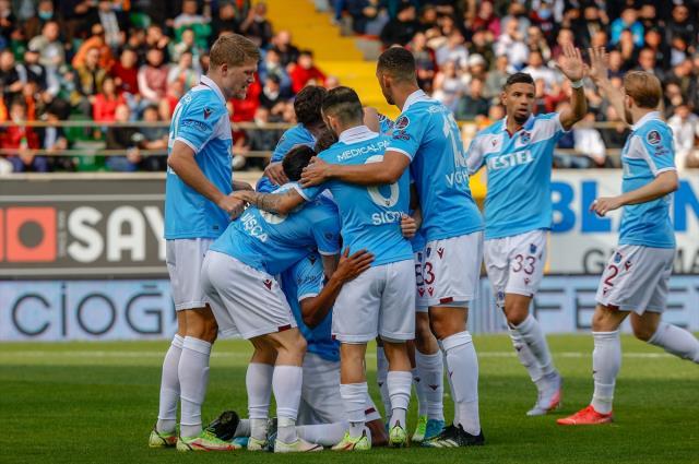 Lider farklı kazandı! Trabzonspor, Alanyaspor'u deplasmanda 4-0 mağlup etti