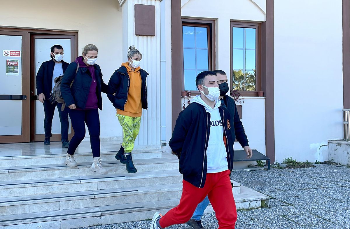 Serbest bırakıldıktan bir saat sonra hırsızlık yapan 2 zanlı tutuklandı