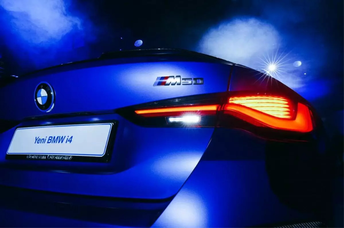 BMW i4 Raisa&Vanessa'nın dijital defilesine konuk oldu