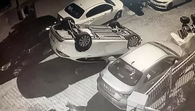 Park halindeki araca çarptıktan sonra kaçmak isterken sokağı birbirine kattı