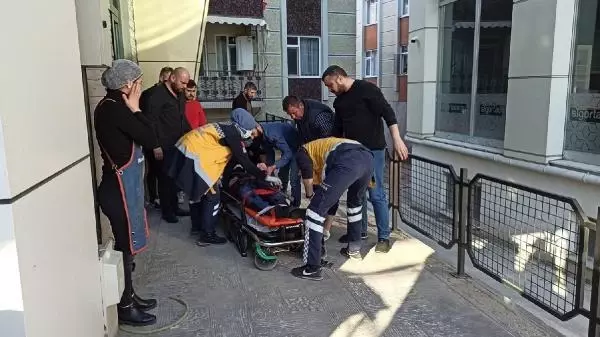 PENCEREYİ AÇARKEN İKİNCİ KATTAN DÜŞTÜ