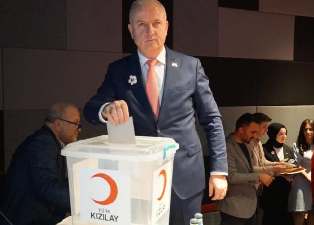 Türk Kızılay Sultanbeyli şubesinin yeni başkanı Hasan Gülay oldu