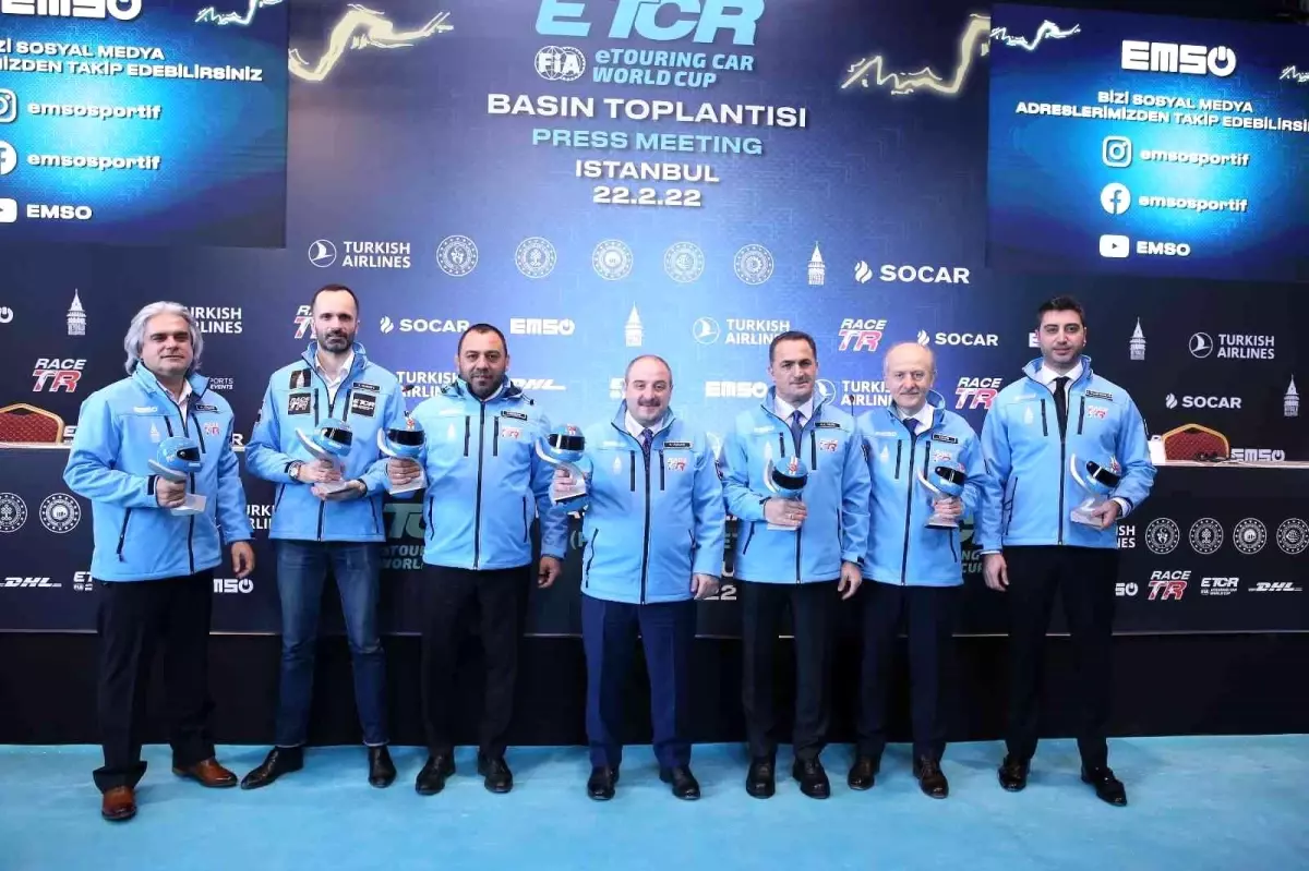 Bakan Varank: 'Türkiye'yi dünya vitrinine taşıyacak bir organizasyona ev sahipliği yapacağız'