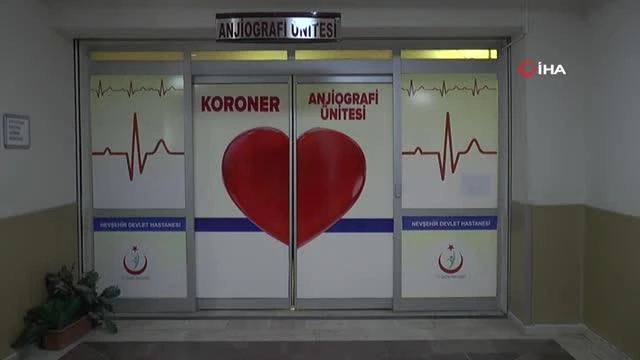 Kalp yetmezliği olan hastanın aynı anda hem kalp kapağı hem de, kalp damarı değiştirildi