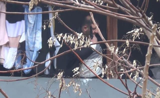 Komşusunu rehin alan silahlı saldırganı Özel Harekat Polisleri etkisi hale getirdi! O anlar kamerada