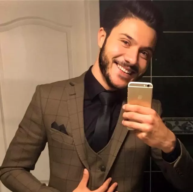 O Ses Türkiye yarışmacısı Talha Burak Karayılan, silahlı saldırıya uğradı O Ses Türkiye yarışmacısı Talha Burak Karayılan, silahlı saldırıya uğradı